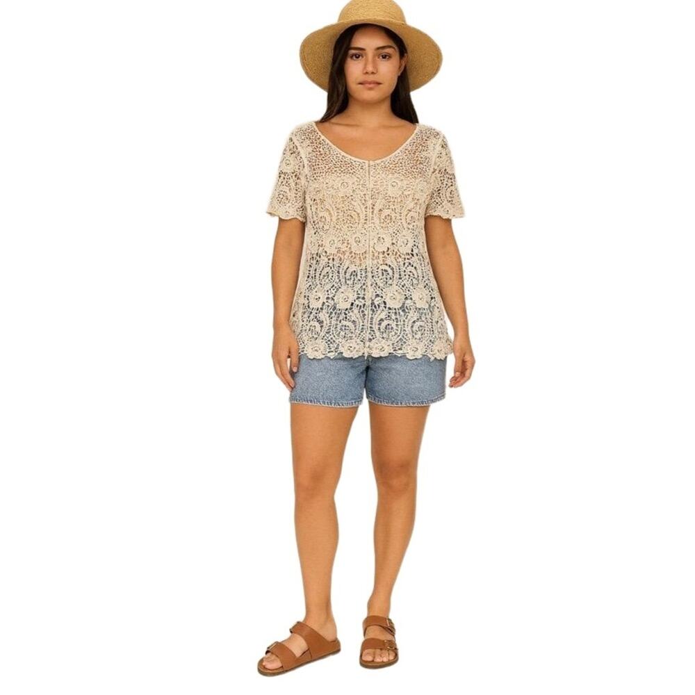 Cream Lace Floral Pattern Short‎ Sleeved Womens Top Like New, 90’s Vintage